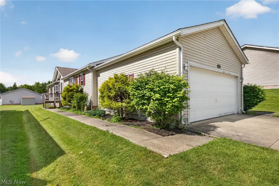 668 Woodlawn Rd, Chardon, OH 44024 - #3