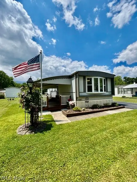 62 Manor Drive, Brookfield, OH 44403 - #2