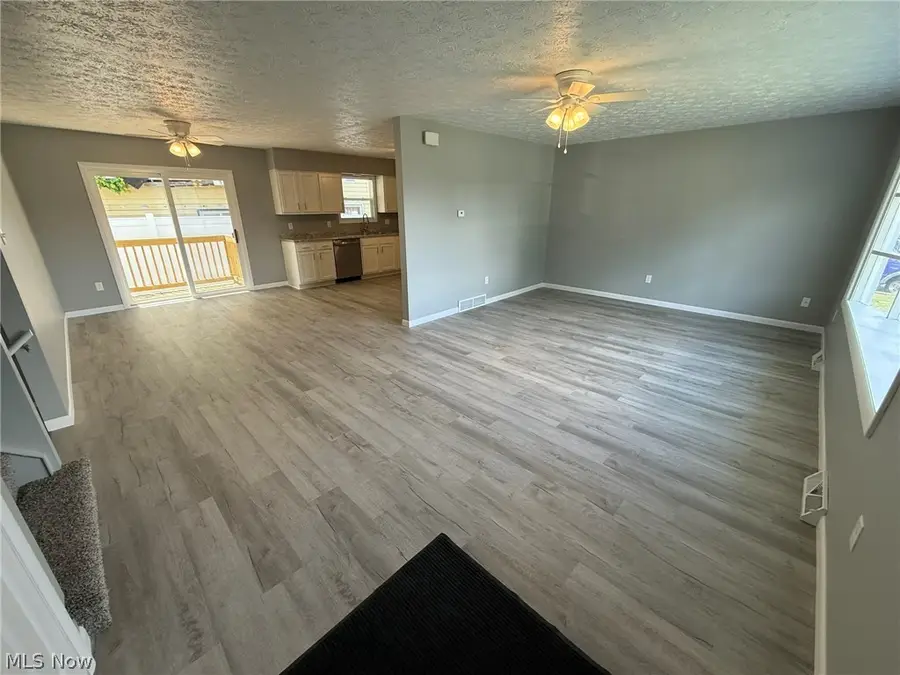 220 W 11th Street, Uhrichsville, OH 44683 - #3