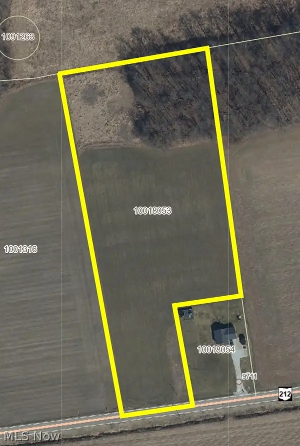 Dolphin Sw Street, Strasburg, OH 44680