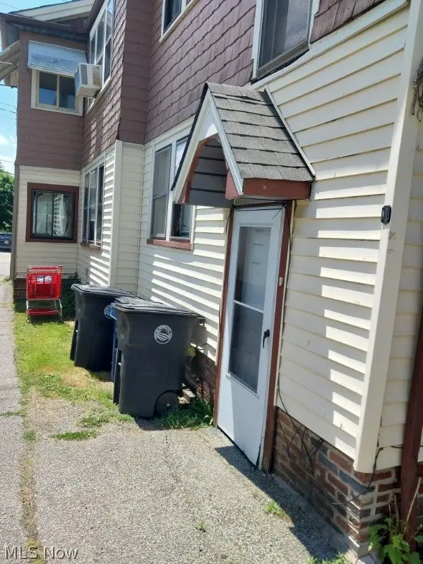 1747 Catalpa Road, Cleveland, OH 44112 - #3