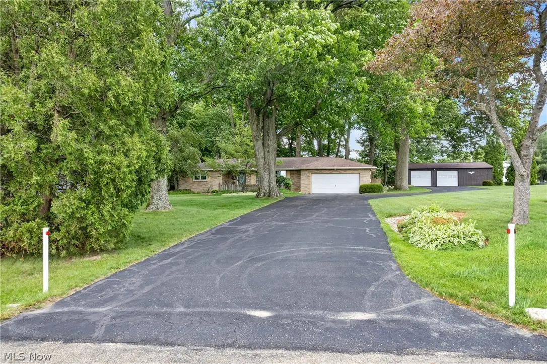 2560 Kenyon Nw Avenue, Massillon, OH 44647 - #1