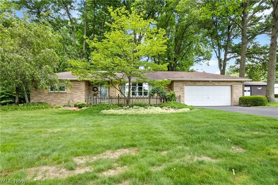 2560 Kenyon Nw Avenue, Massillon, OH 44647 - #3