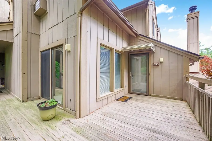 593 Meredith Lane, Cuyahoga Falls, OH 44223 - #2