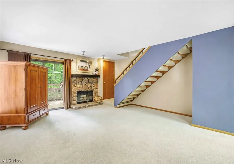 593 Meredith Lane, Cuyahoga Falls, OH 44223 - #3