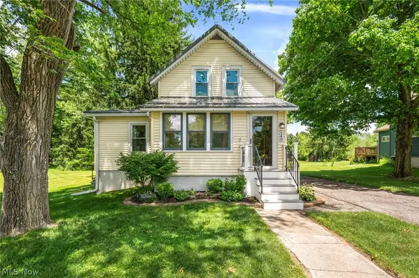 140 5th Avenue, Chardon, OH 44024