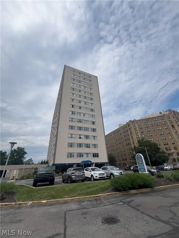 12520 Edgewater N Drive #504, Lakewood, OH 44107