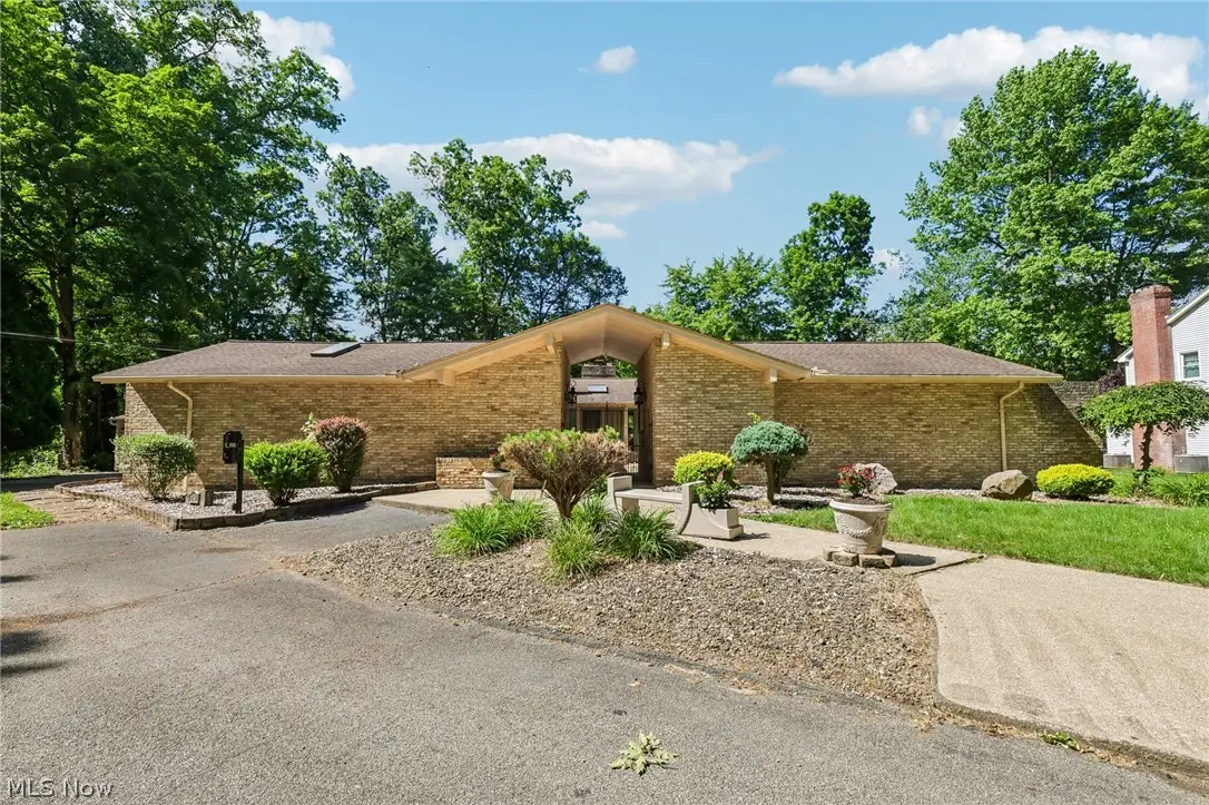 2141 Arms Drive, Girard, OH 44420 - #1
