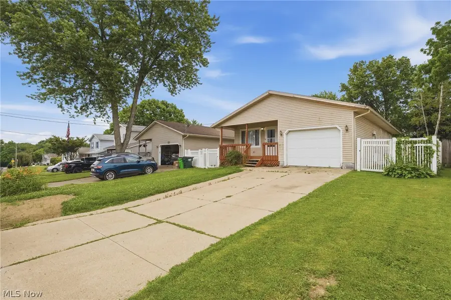 1094 Stratford Street, Barberton, OH 44203 - #2