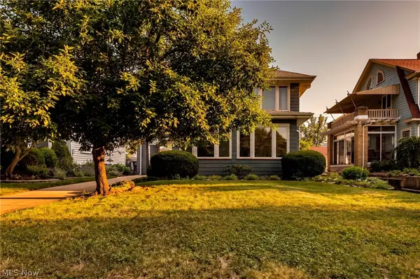 17435 Lake Avenue, Lakewood, OH 44107