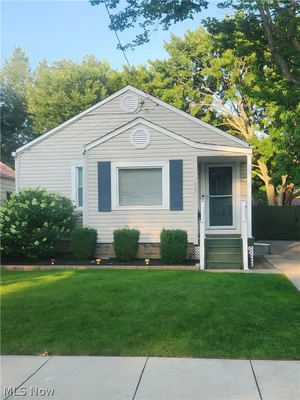 667 Essex Street, Akron, OH 44306