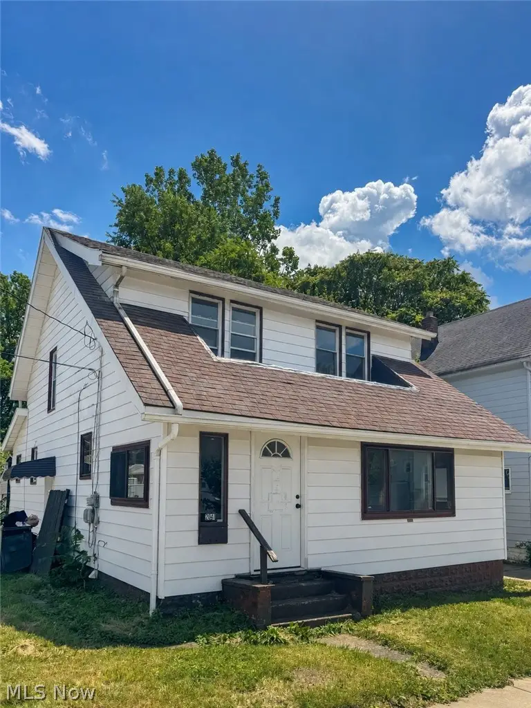 2041 13th Sw Street, Akron, OH 44314 - #1