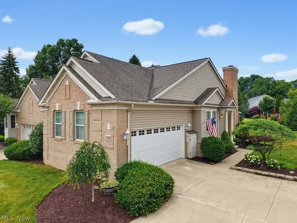 8578 Pine Creek Lane, Northfield, OH 44067