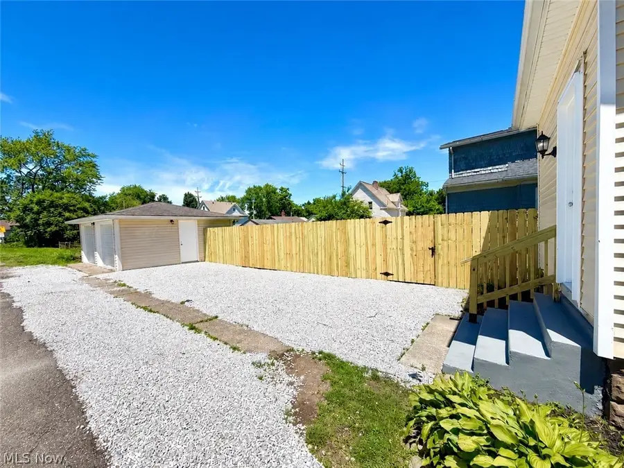 1218 Tremont Sw Avenue, Massillon, OH 44647 - #3