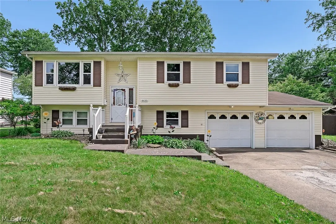 4633 Barrington Drive, Austintown, OH 44515 - #1
