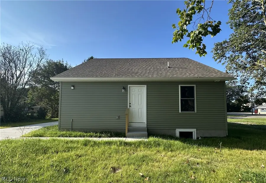 16 E Haywood Avenue, Struthers, OH 44471 - #2