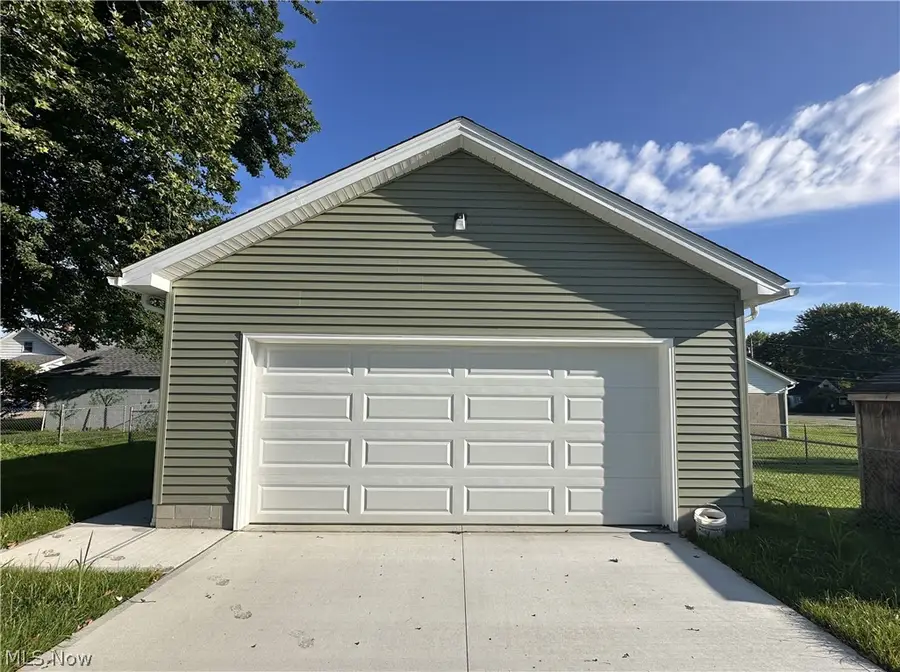 16 E Haywood Avenue, Struthers, OH 44471 - #3