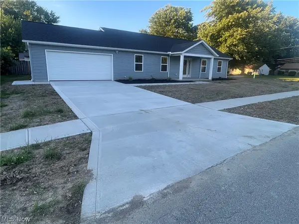 938 East Drive, Sheffield Lake, OH 44054