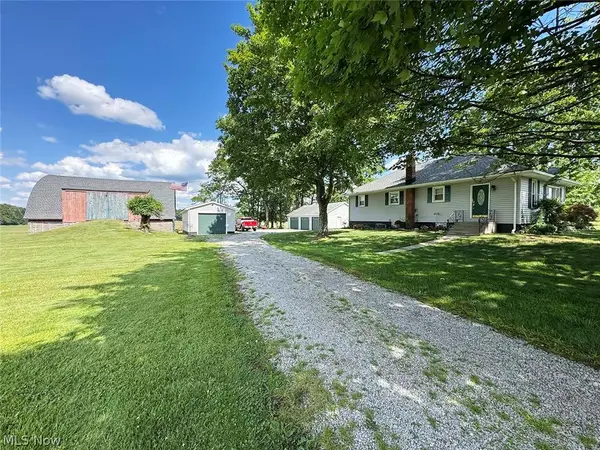 7305 S Duck Creek Road, Berlin Center, OH 44401