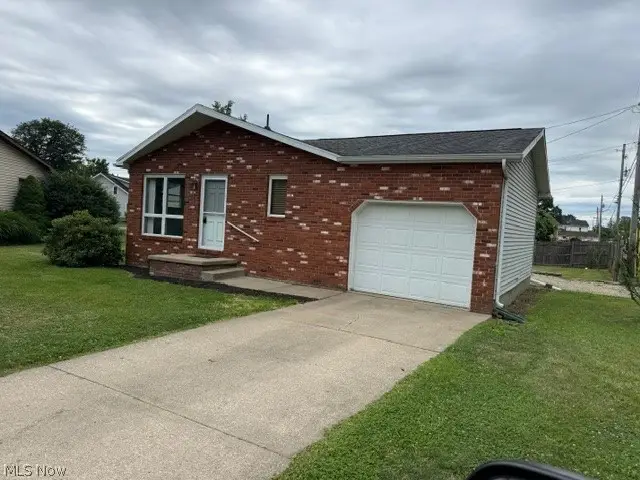880 Ray Ne Avenue, New Philadelphia, OH 44663 - #1