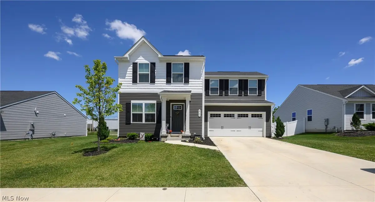 2741 Bishop Oval, Barberton, OH 44203 - #1