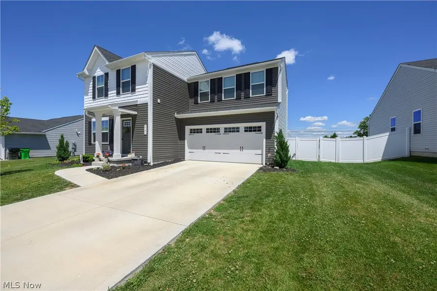 2741 Bishop Oval, Barberton, OH 44203 - #3