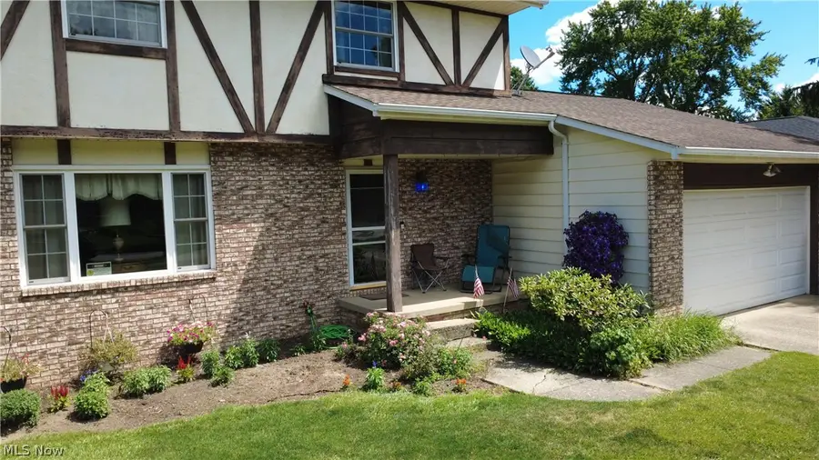 8893 White Oak Drive, Twinsburg, OH 44087 - #2