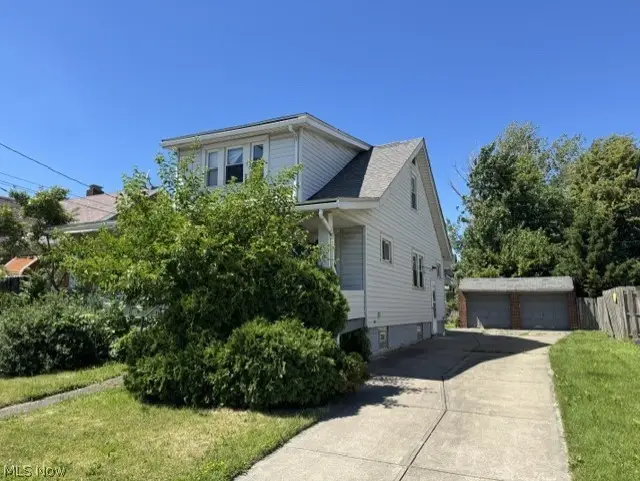 19205 Arrowhead Avenue, Cleveland, OH 44119 - #2
