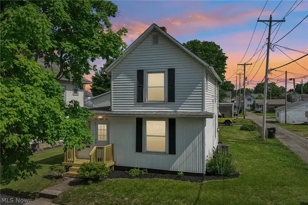 922 Pine Street, Coshocton, OH 43812
