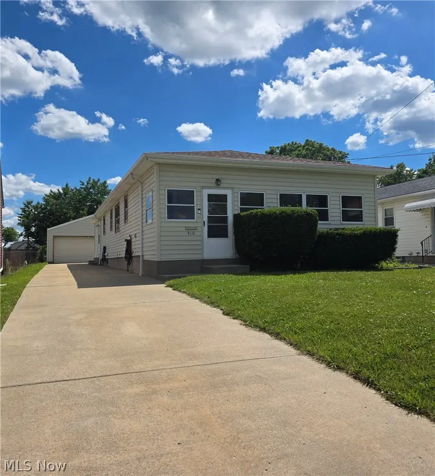510 W Maplewood Avenue, Struthers, OH 44471 - #1