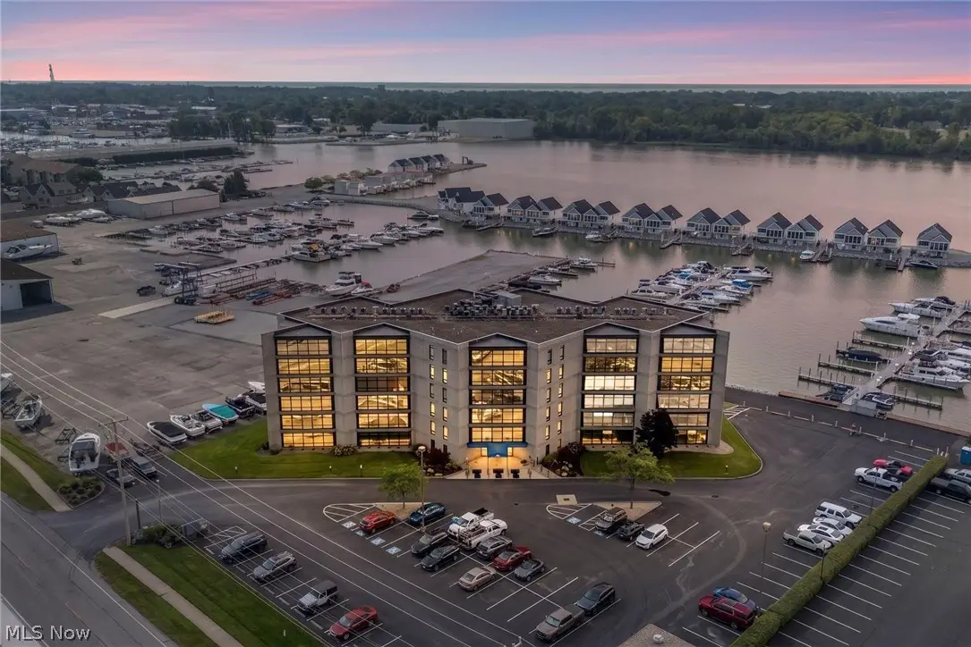 711 W Lakeshore Drive #203, Port Clinton, OH 43452 - #1