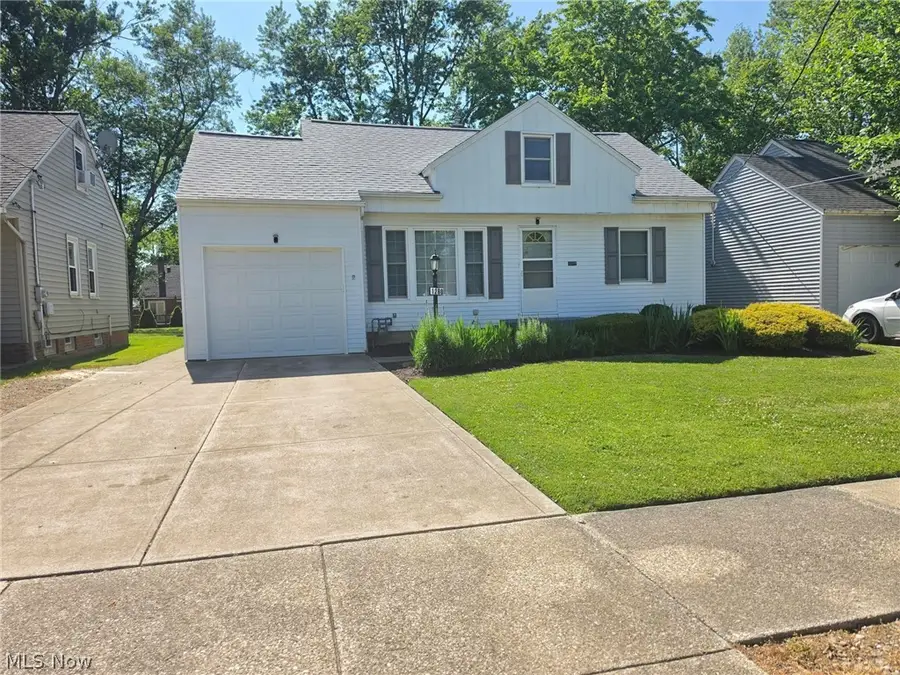1260 Churchill Road, Lyndhurst, OH 44124 - #2