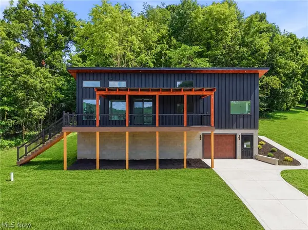 1297 Goshen Hill Se Road, New Philadelphia, OH 44663