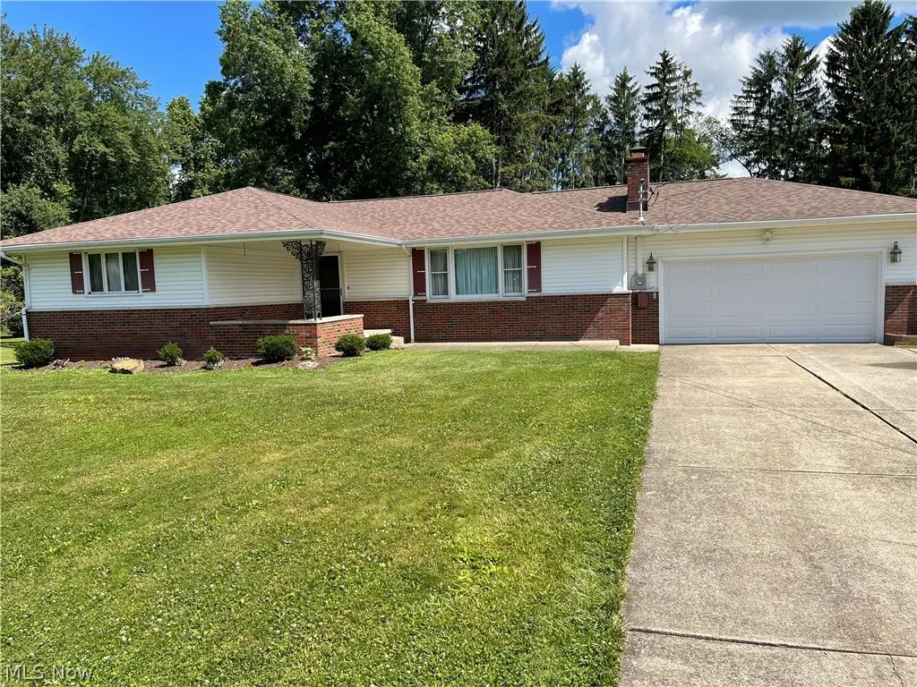 572 Thomas Lane, Girard, OH 44420 - #1