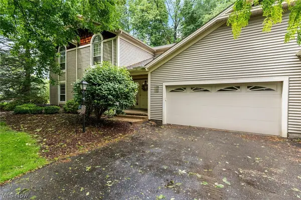 1338 Fox Run Drive, Youngstown, OH 44512