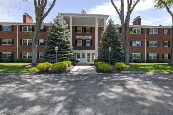 2885 Pease Drive #303, Rocky River, OH 44116