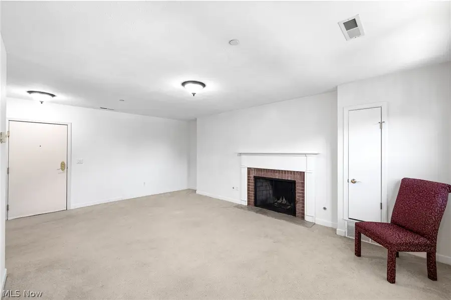 2885 Pease Drive #303, Rocky River, OH 44116 - #3