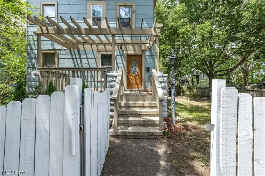 3290 W 17th Street, Cleveland, OH 44109 - #3