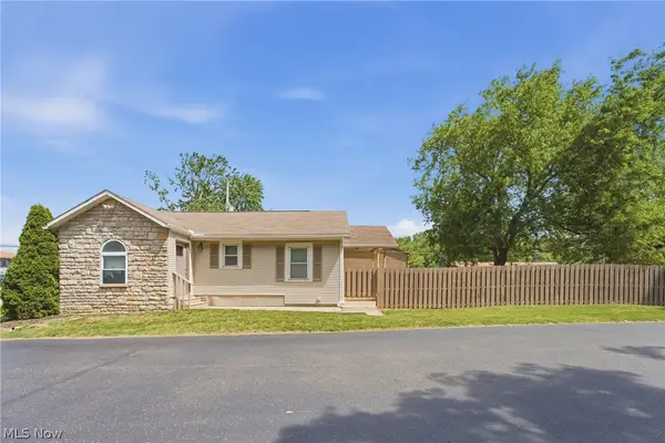 679 Saint Andrews Court, Akron, OH 44312