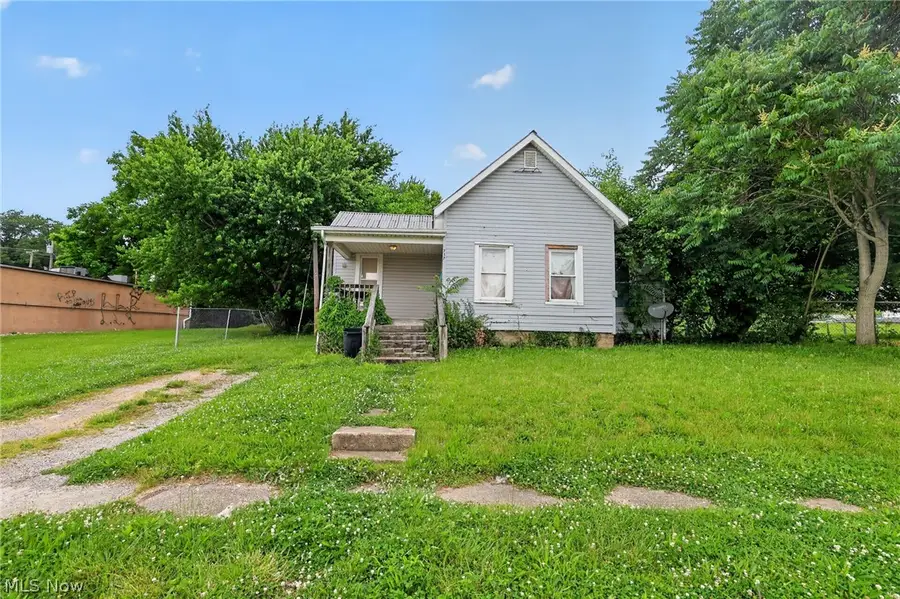 717 Baker Street, Zanesville, OH 43701 - #3