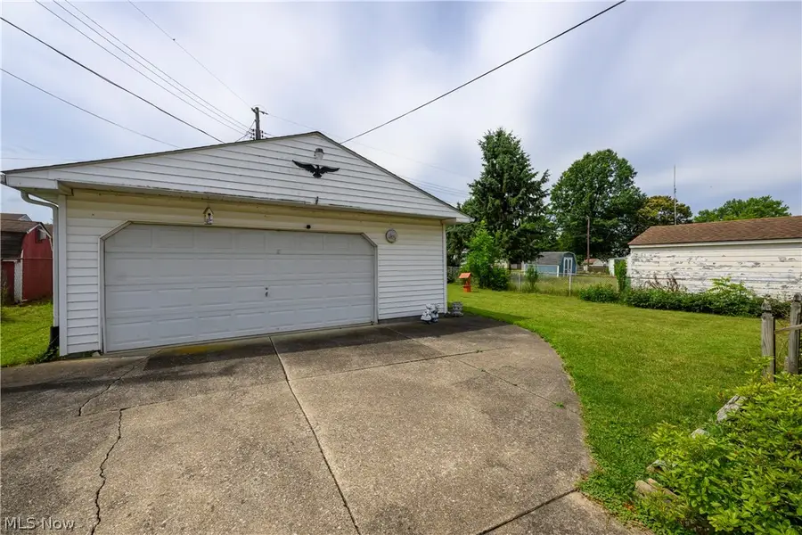 2400 40th Ne Street, Canton, OH 44705 - #2