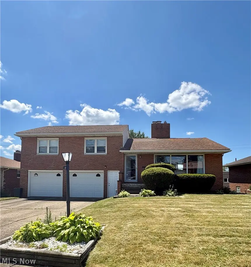1407 W Valentine Nw Circle, Canton, OH 44708 - #1