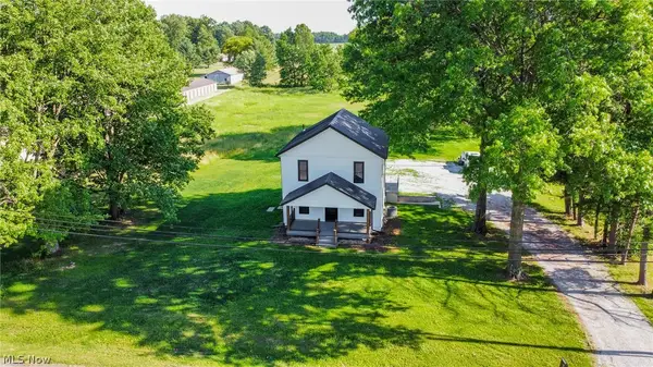 7437 E Lincoln Way, Apple Creek, OH 44606