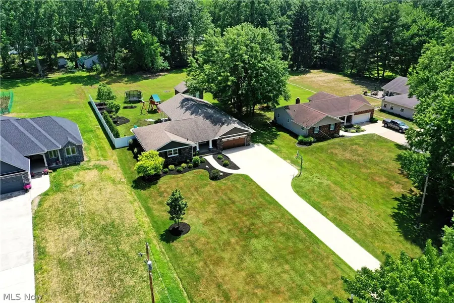 9272 Hillview Ne Drive, Howland, OH 44484 - #2
