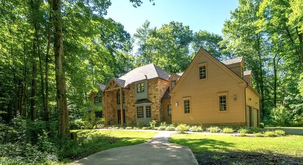 8215 Whispering Pines Drive, Novelty, OH 44072