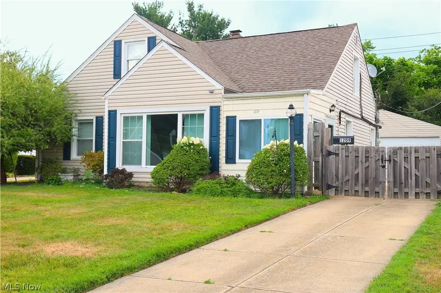 1209 Commonwealth Avenue, Mayfield Heights, OH 44124 - #2