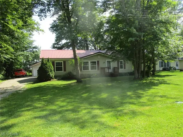 888 Long Shadow Lane, Roaming Shores, OH 44085
