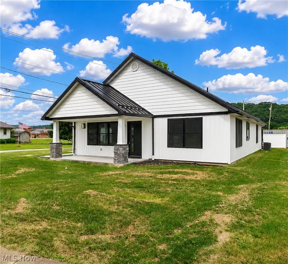 1545 Roanoke Avenue, Uhrichsville, OH 44683 - #1