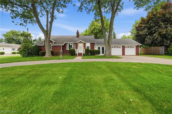 1459 Schneider Nw Street, North Canton, OH 44720