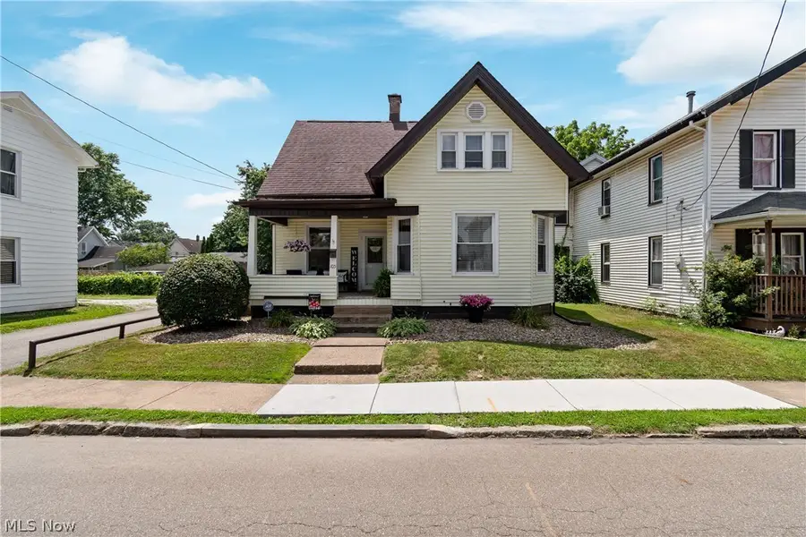 105 8th Sw Street, Massillon, OH 44647 - #2